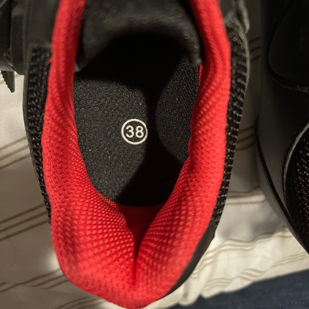 Women’s size 6 peloton cleats - New